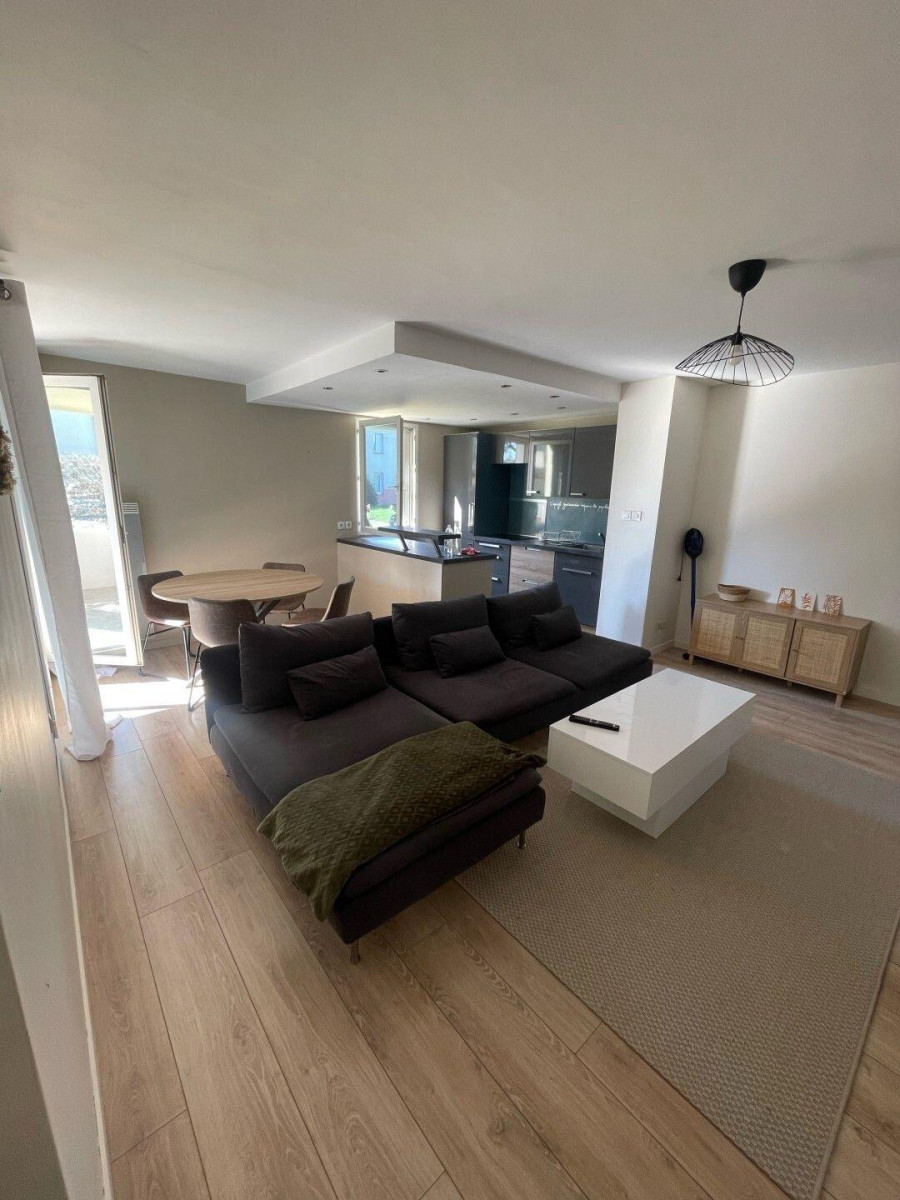 
                                                Location
                                                 GRAND 3P MEUBLE 60M² MODERNE