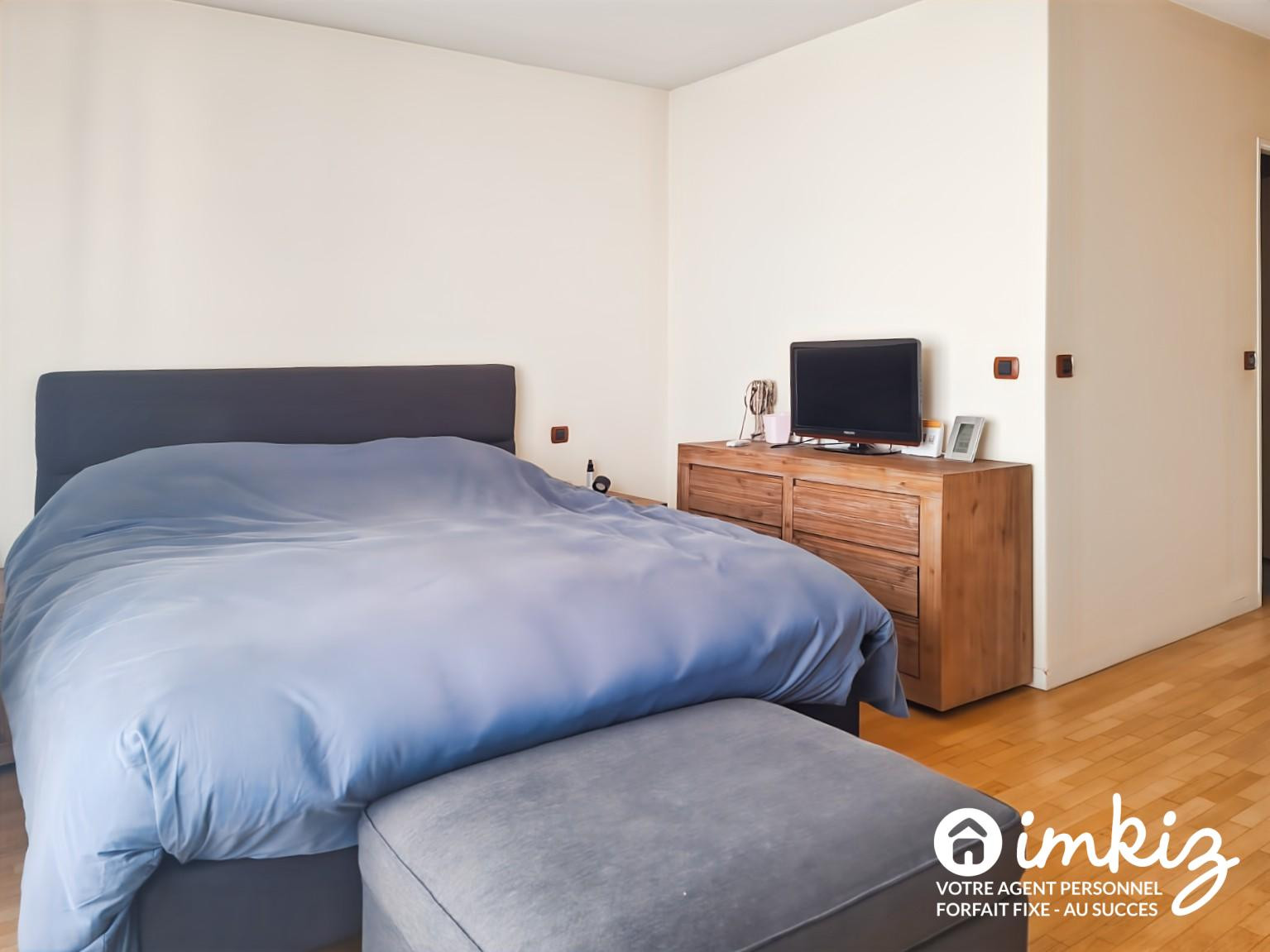 
                                                Vente
                                                 Grand 4 pièces dernier étage avec 3 balcons