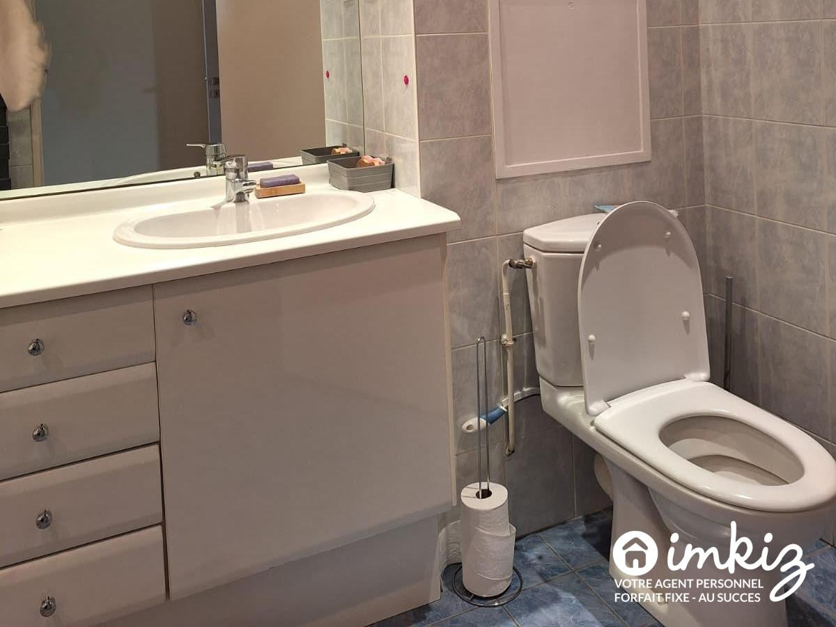 
                                                Vente
                                                 Grand 4 pièces dernier étage avec 3 balcons