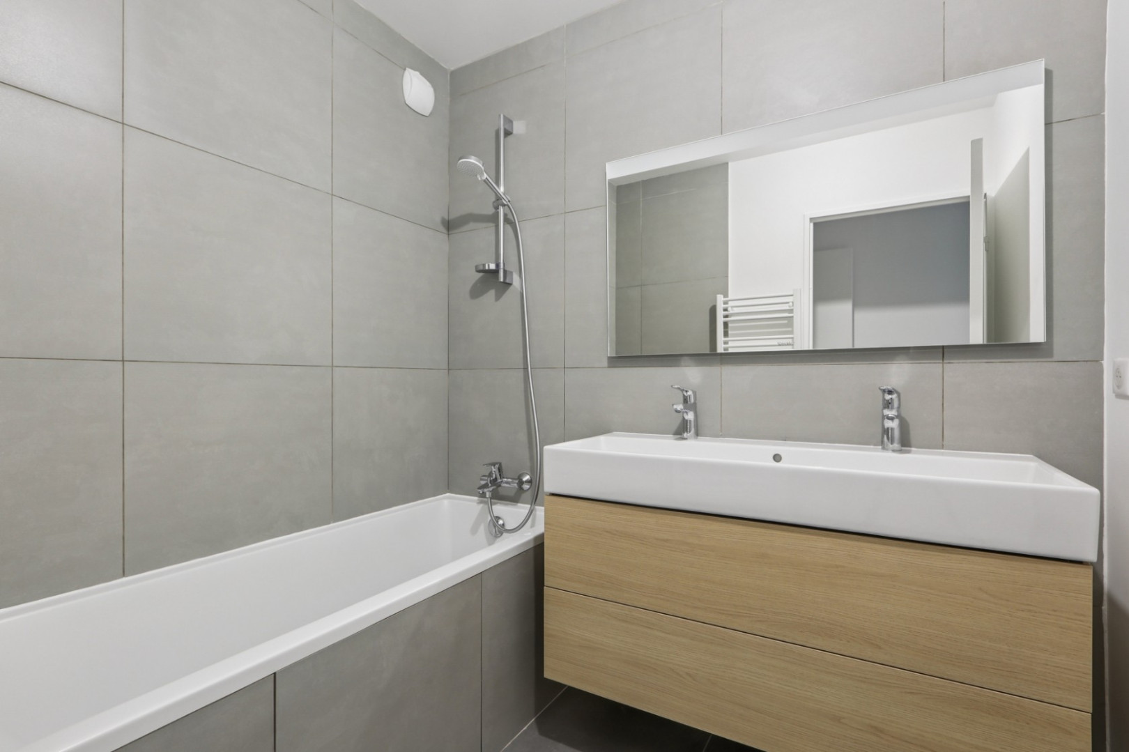 
                                                Vente
                                                 GRAND 4 PIECES PARFAIT ETAT