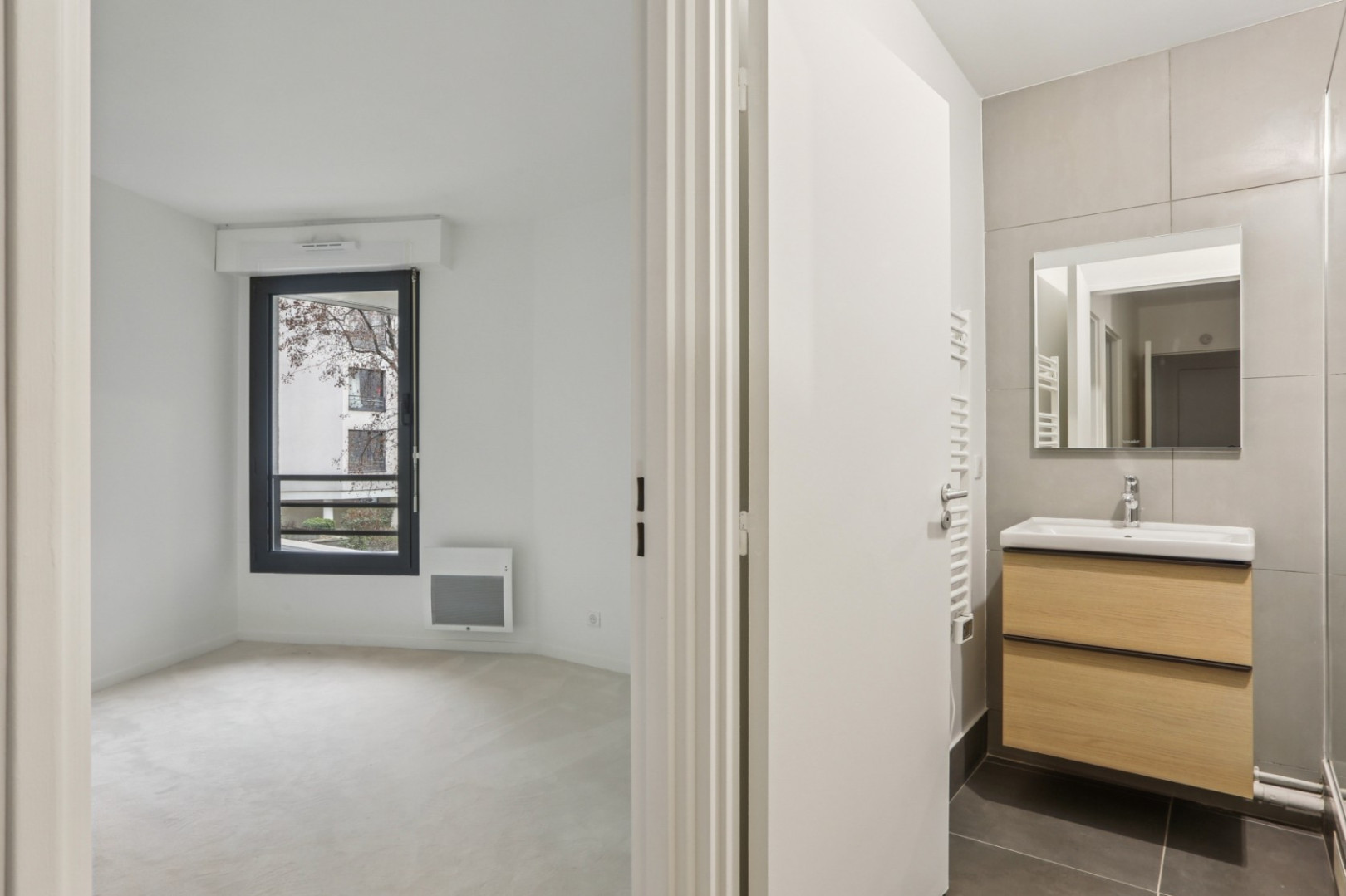 
                                                Vente
                                                 GRAND 4 PIECES PARFAIT ETAT