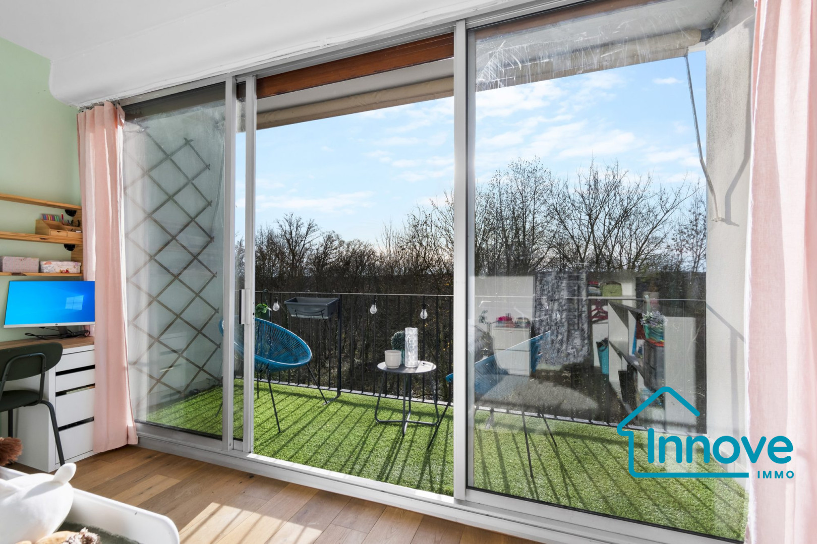 
                                                Vente
                                                 Grand 5 pièces - calme absolu - parfait état