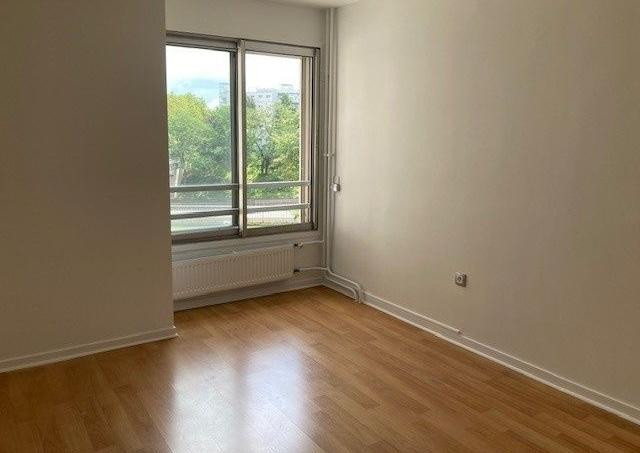 
                                                Location
                                                 Grand appartement 2 pièces à Paris XVII