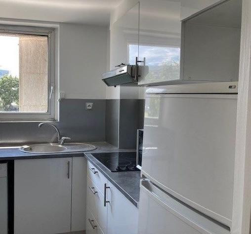 
                                                Location
                                                 Grand appartement 2 pièces à Paris XVII