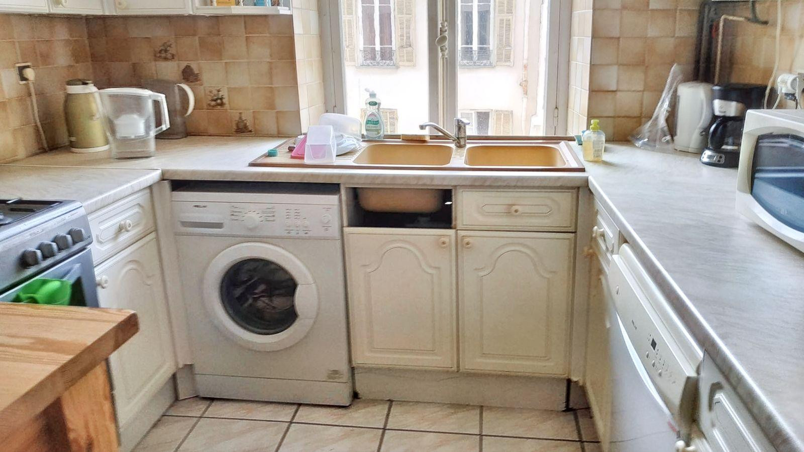 
                                                Location
                                                 Grand appartement à louer en centre ville