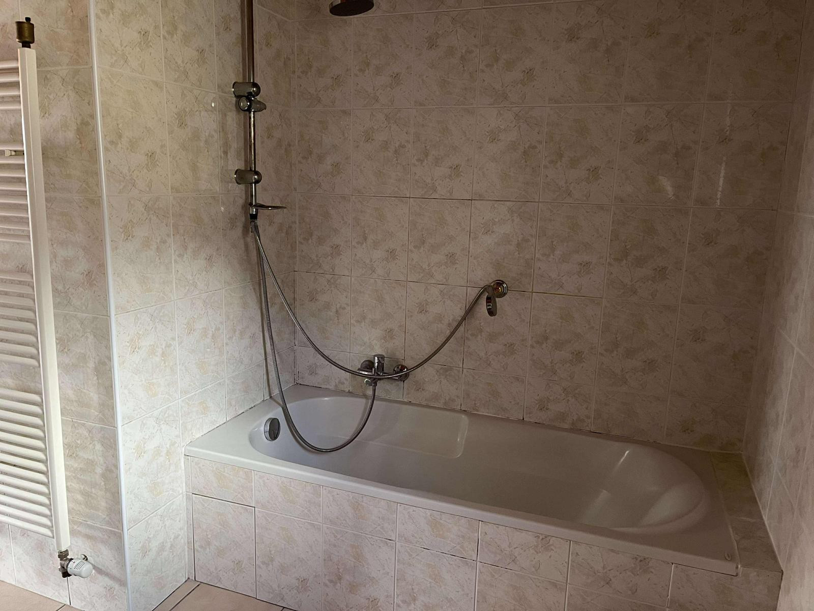 
                                                Location
                                                 Grand appartement accueillant en maison tranquille