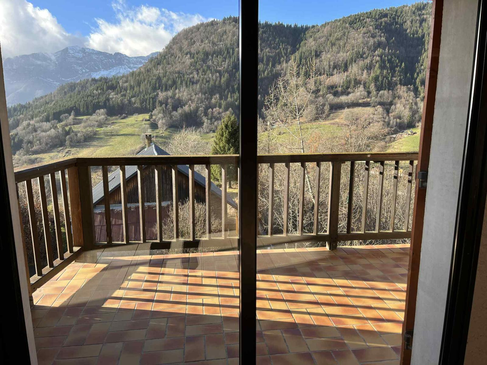 
                                                Location
                                                 Grand appartement accueillant en maison tranquille