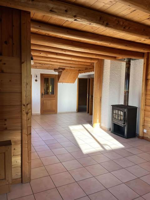 
                                                Location
                                                 Grand appartement accueillant en maison tranquille