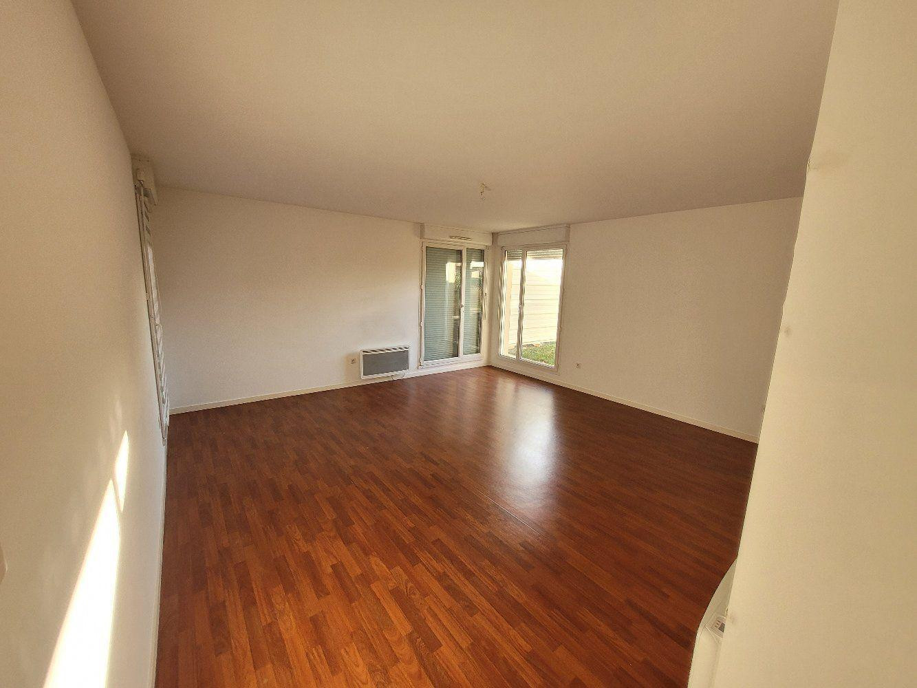
                                                Location
                                                 Grand appartement avec jardin de 142 m2