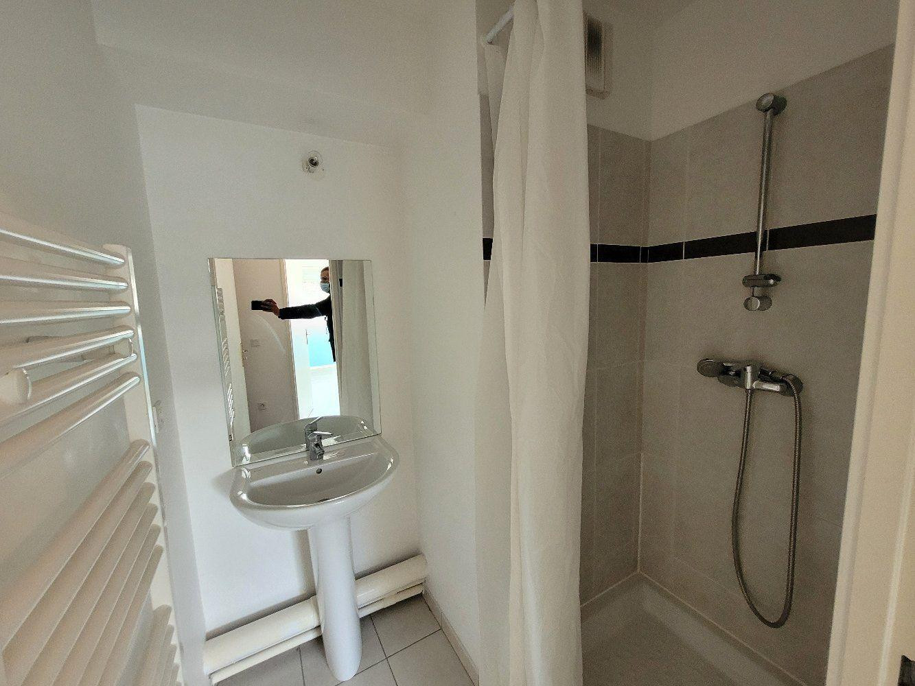 
                                                Location
                                                 Grand appartement avec jardin de 142 m2