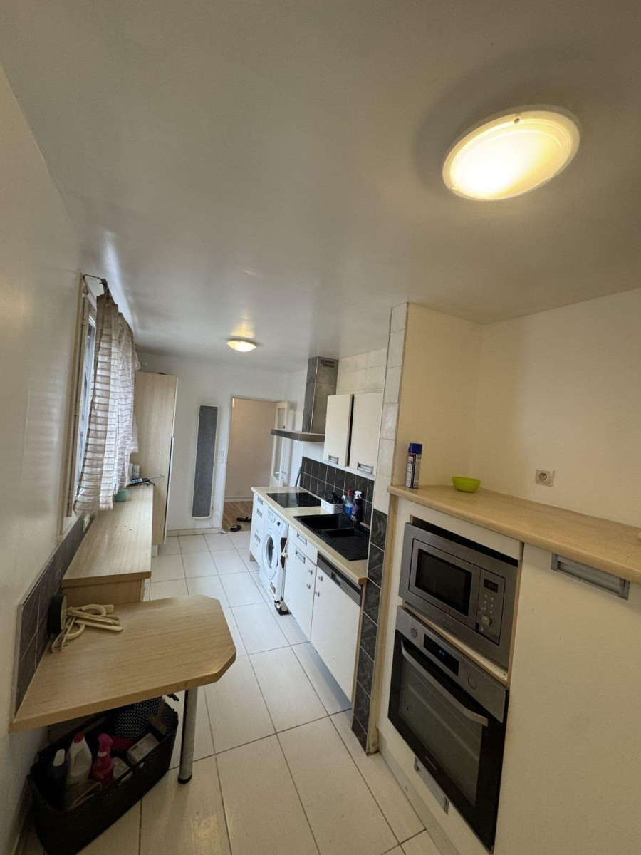 
                                                Location
                                                 Grand appartement chaleureux