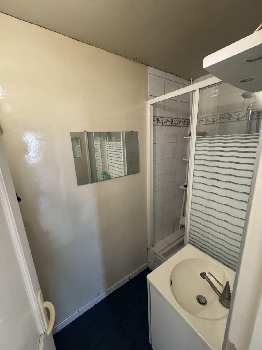 
                                                Location
                                                 Grand appartement chaleureux