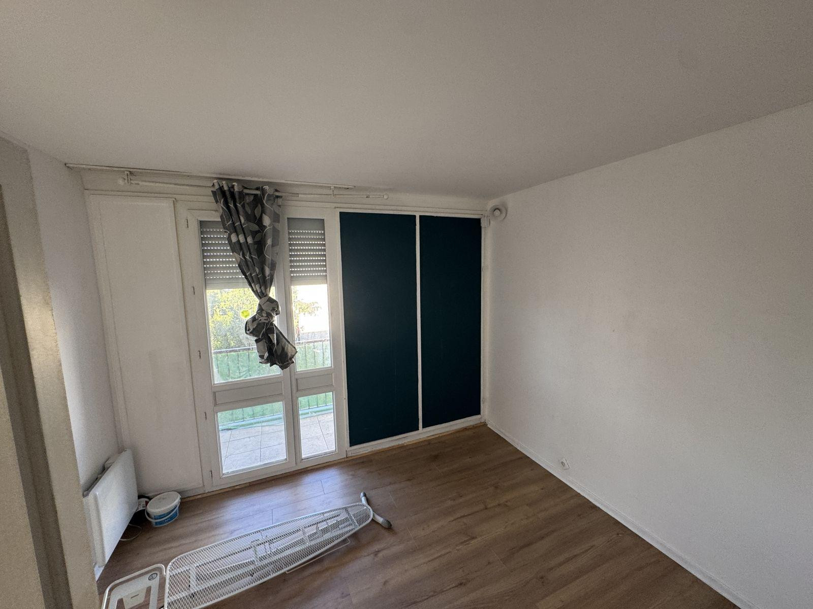 
                                                Location
                                                 Grand appartement chaleureux