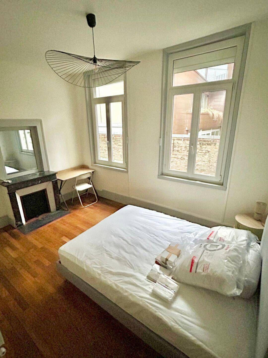 
                                                Colocation
                                                 Grand appartement colocation  WiFi et TV inclus