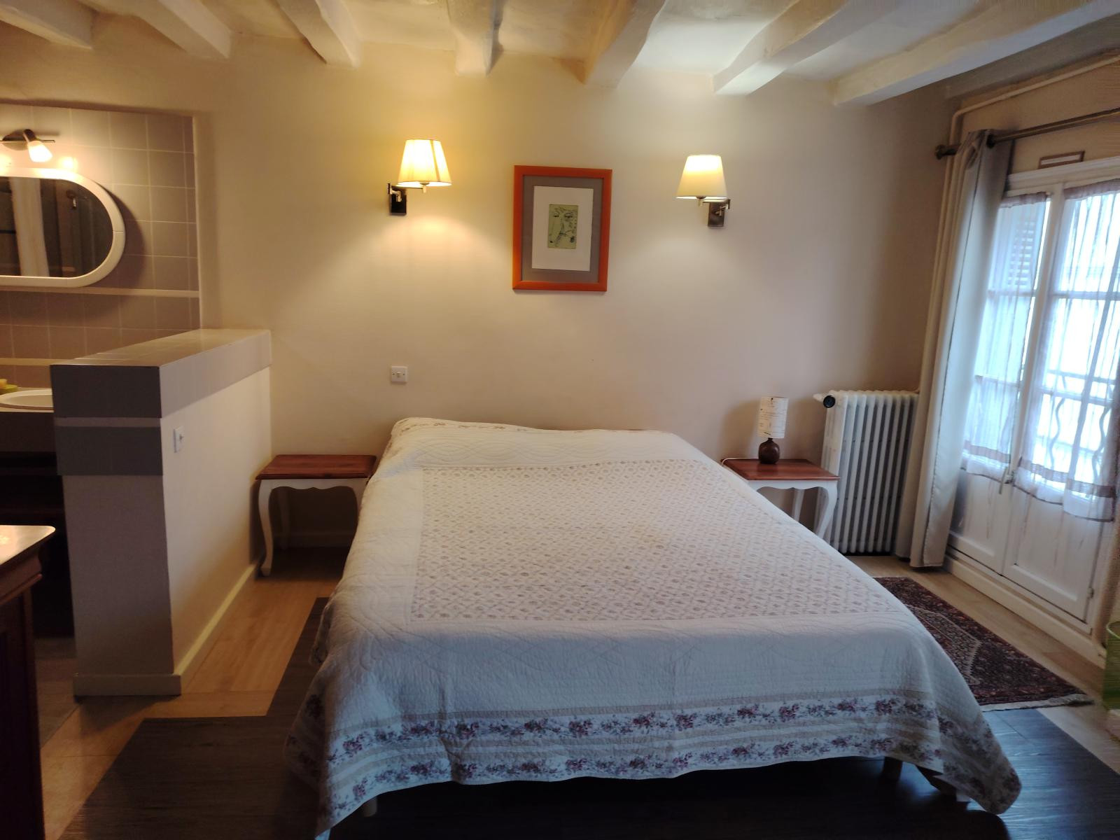 
                                                Location
                                                 Grand appartement de charme en centre ville.