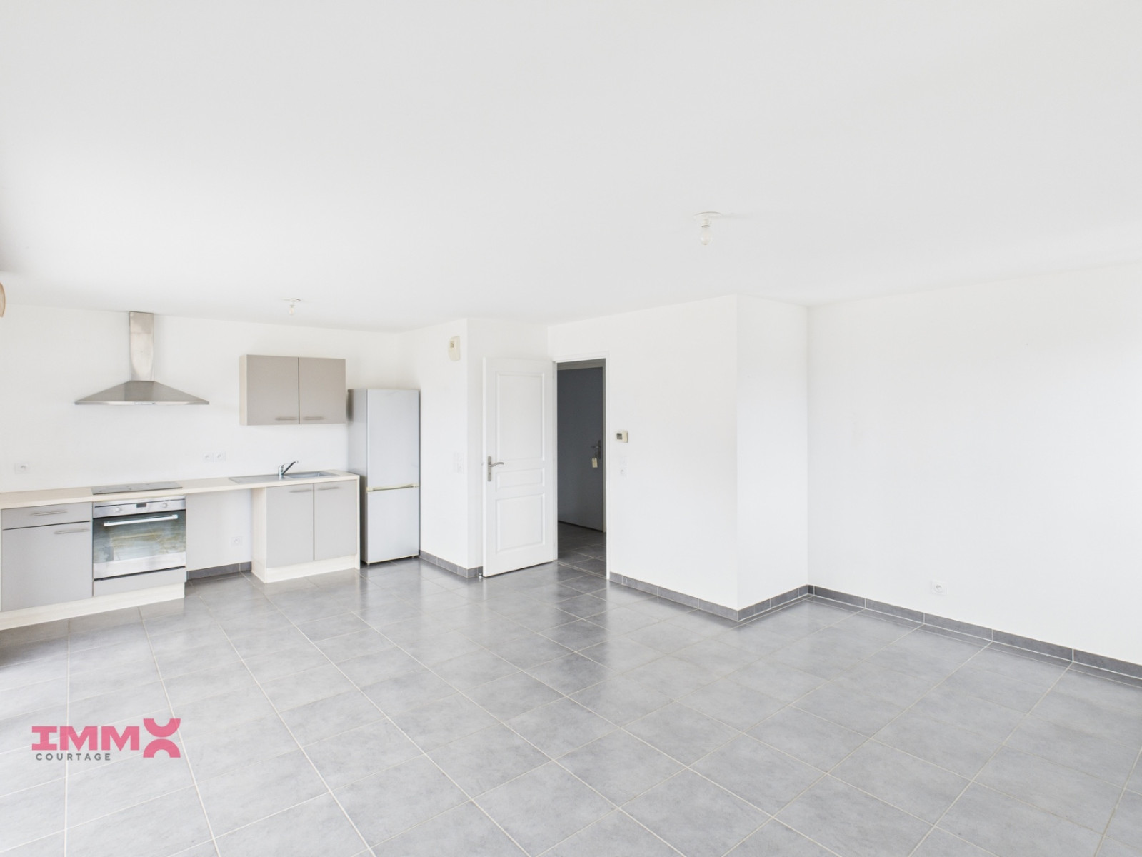 
                                                Vente
                                                 Grand appartement de Type 2 à 5 mn du lac avec vue