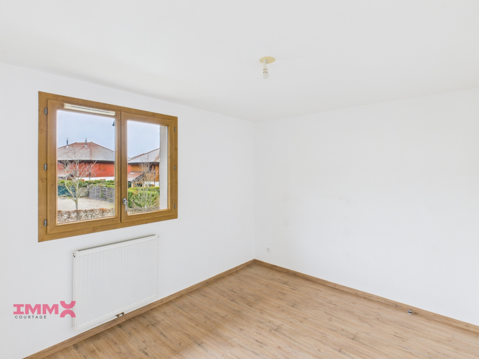 
                                                Vente
                                                 Grand appartement de Type 2 à 5 mn du lac avec vue