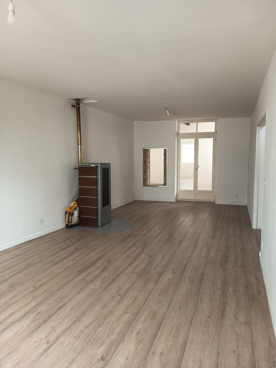 
                                                Location
                                                 Grand Appartement F4 proche centre-ville