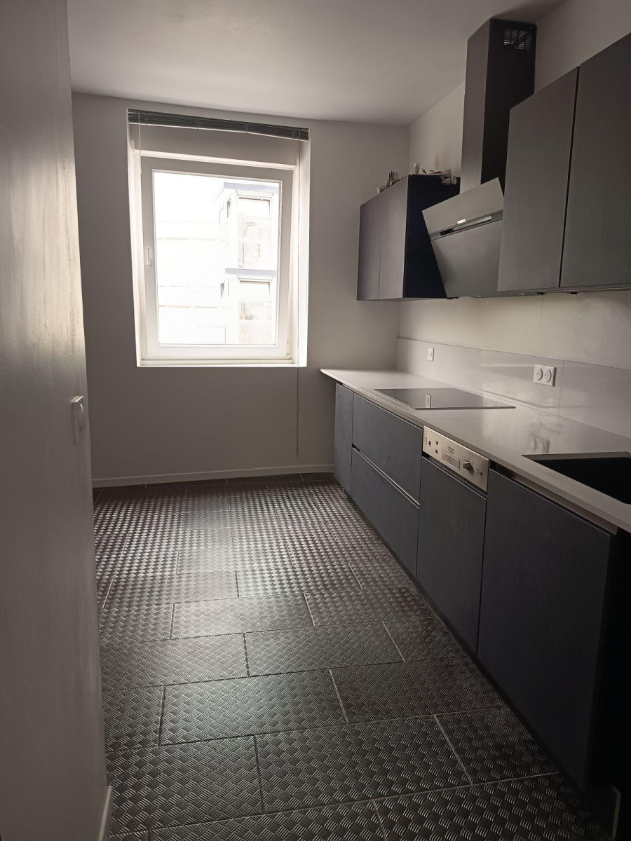 
                                                Location
                                                 Grand Appartement F4 proche centre-ville