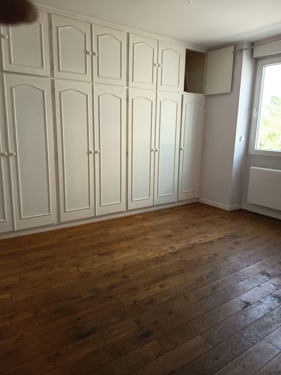 
                                                Location
                                                 Grand Appartement F4 proche centre-ville