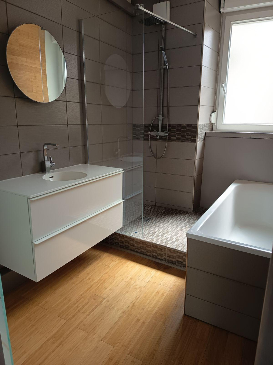 
                                                Location
                                                 Grand Appartement F4 proche centre-ville