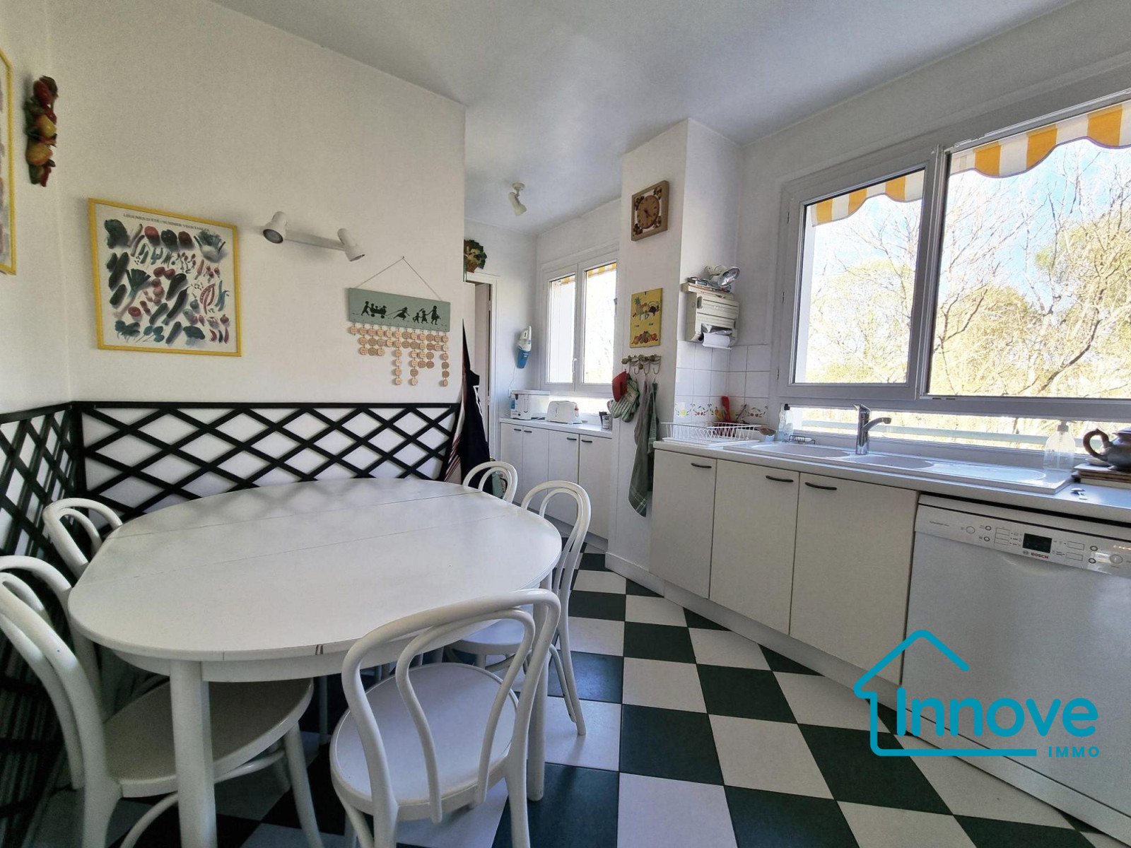 
                                                Vente
                                                 Grand appartement Familial 5 chambres dernier étage