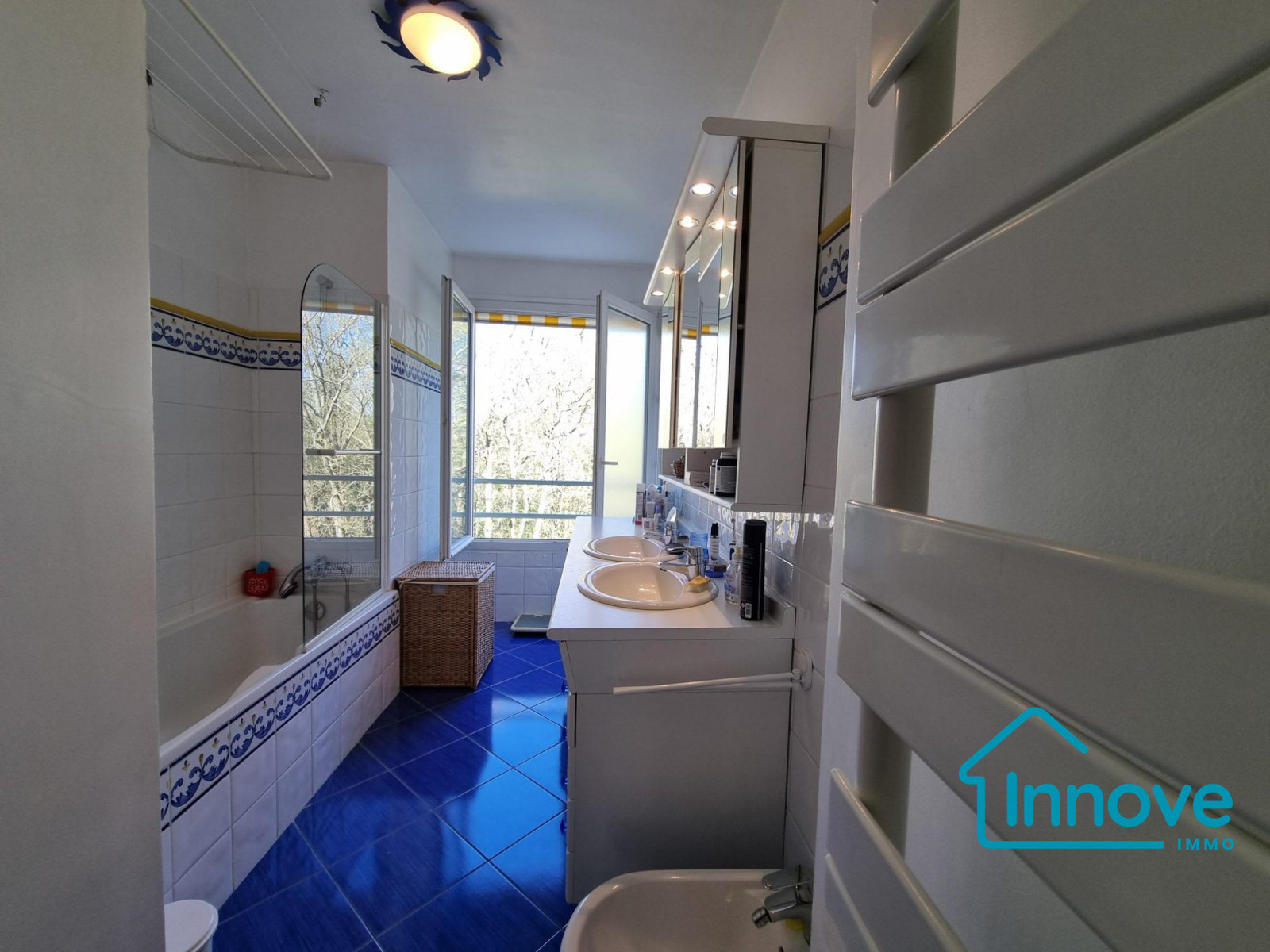 
                                                Vente
                                                 Grand appartement Familial 5 chambres dernier étage