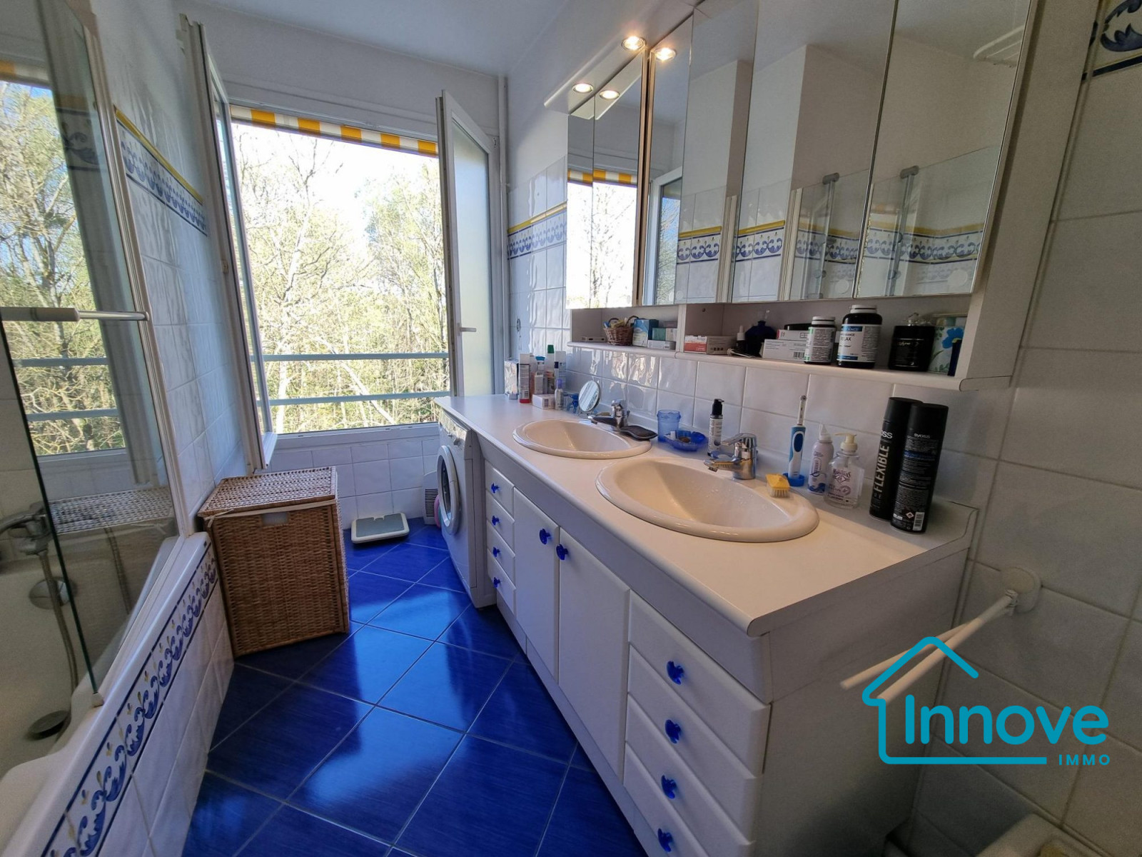 
                                                Vente
                                                 Grand appartement Familial 5 chambres dernier étage