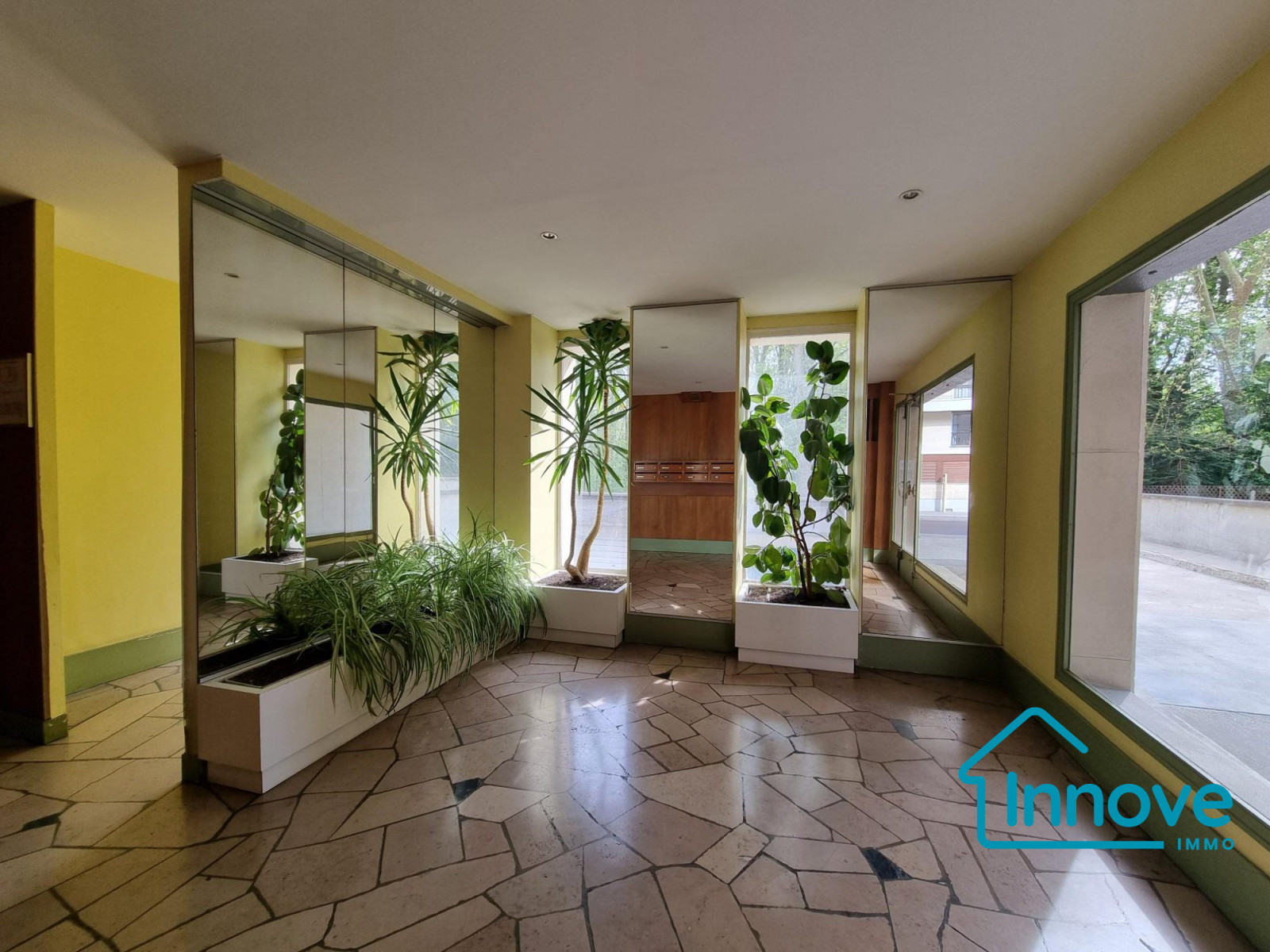 
                                                Vente
                                                 Grand appartement Familial 5 chambres dernier étage