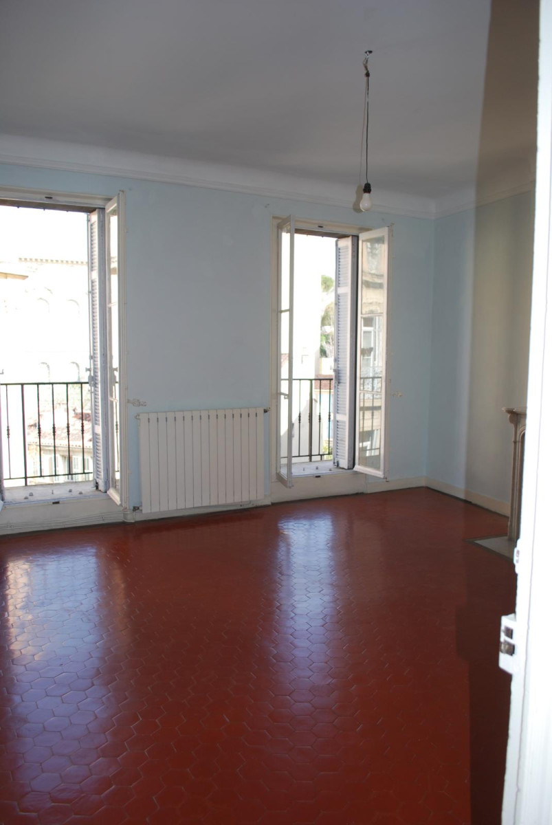 
                                                Location
                                                 Grand Appartement Haussmannien de plus de 200m2
