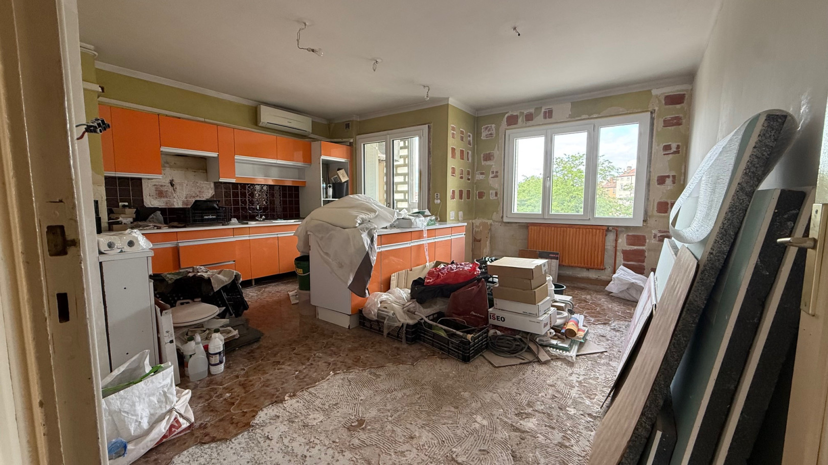 
                                                Vente
                                                 Grand Appartement lumineux et traversant - Grand Clement