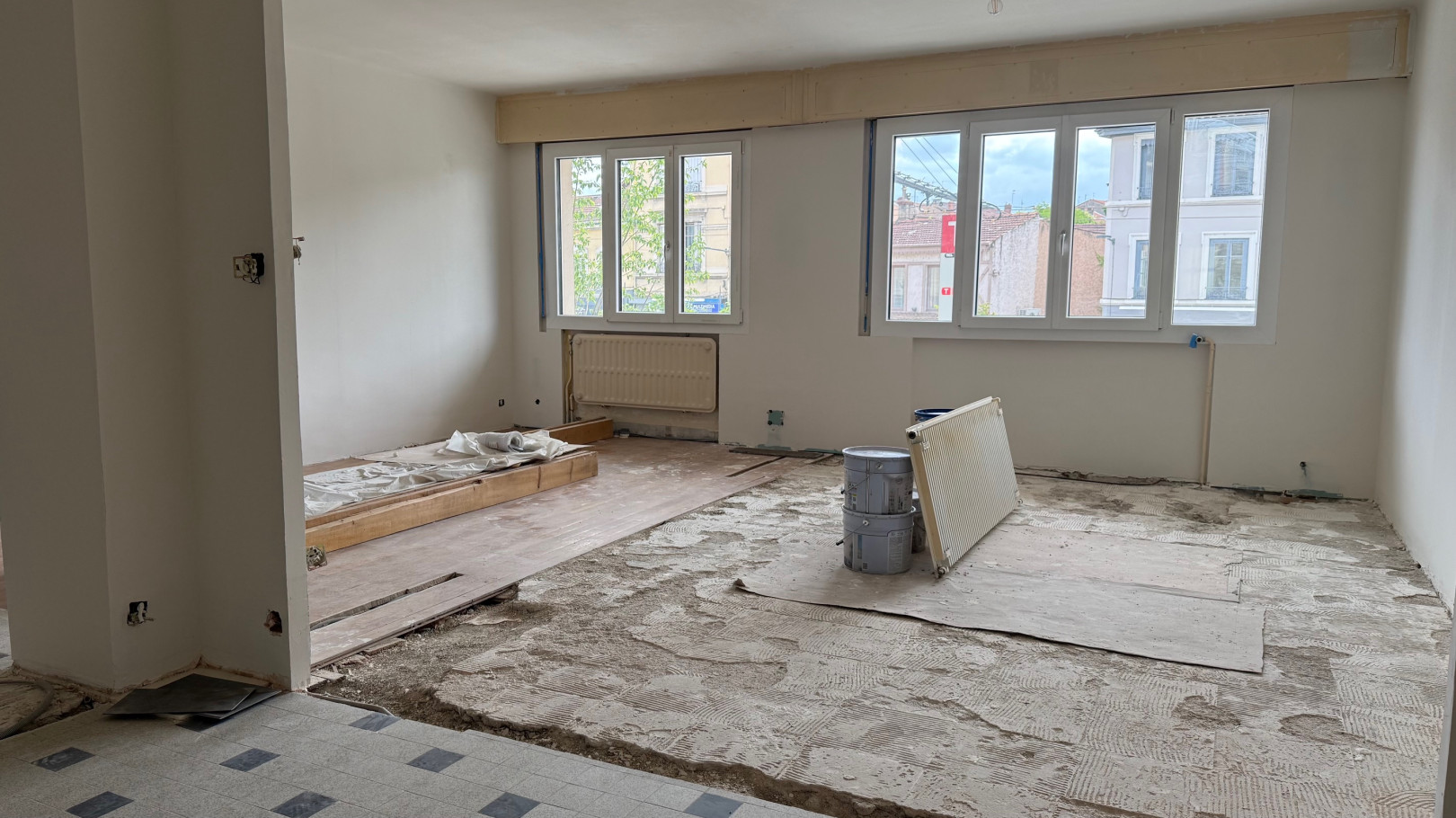 
                                                Vente
                                                 Grand Appartement lumineux et traversant - Grand Clement