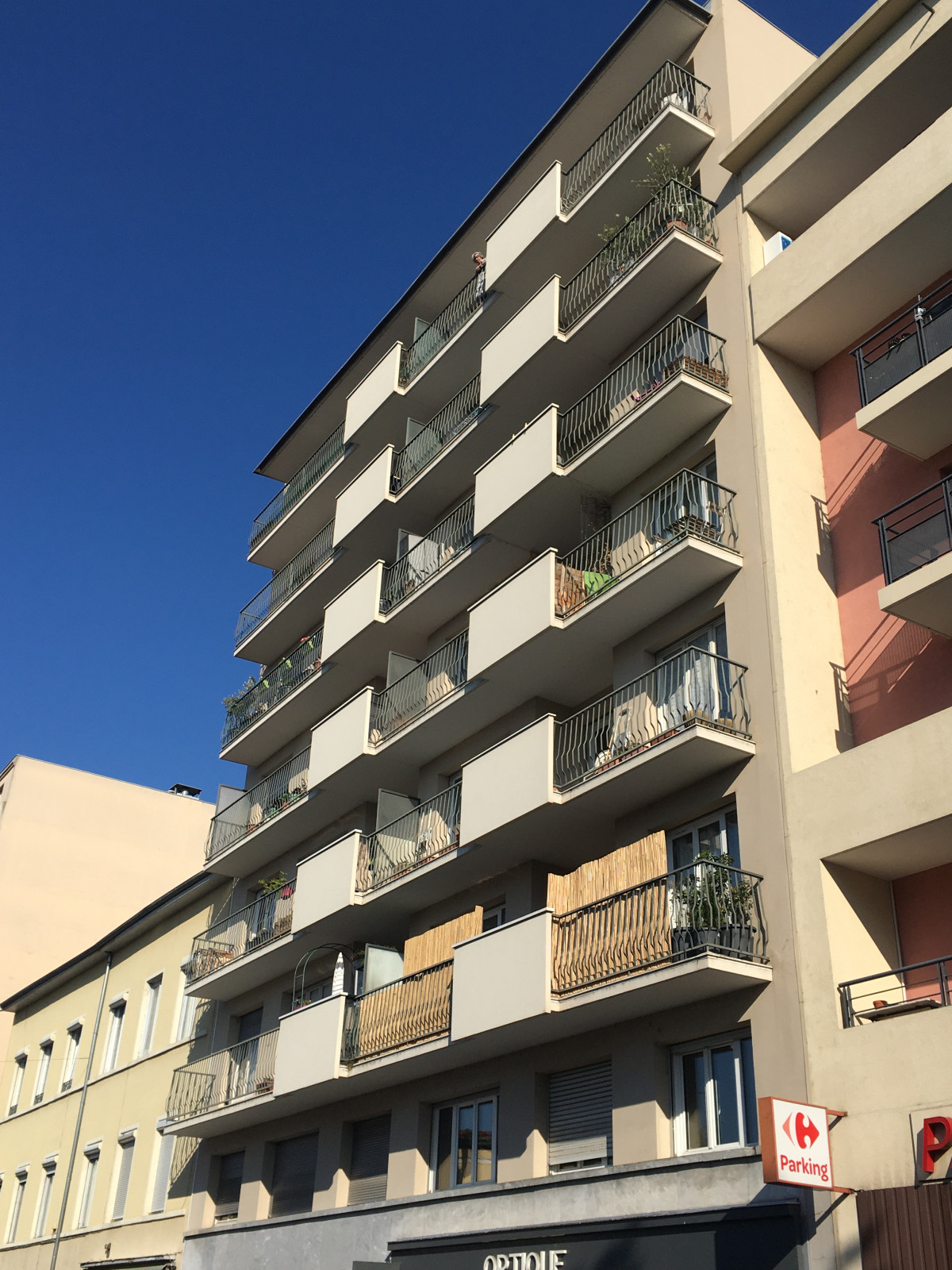 
                                                Vente
                                                 Grand Appartement lumineux et traversant - Grand Clement