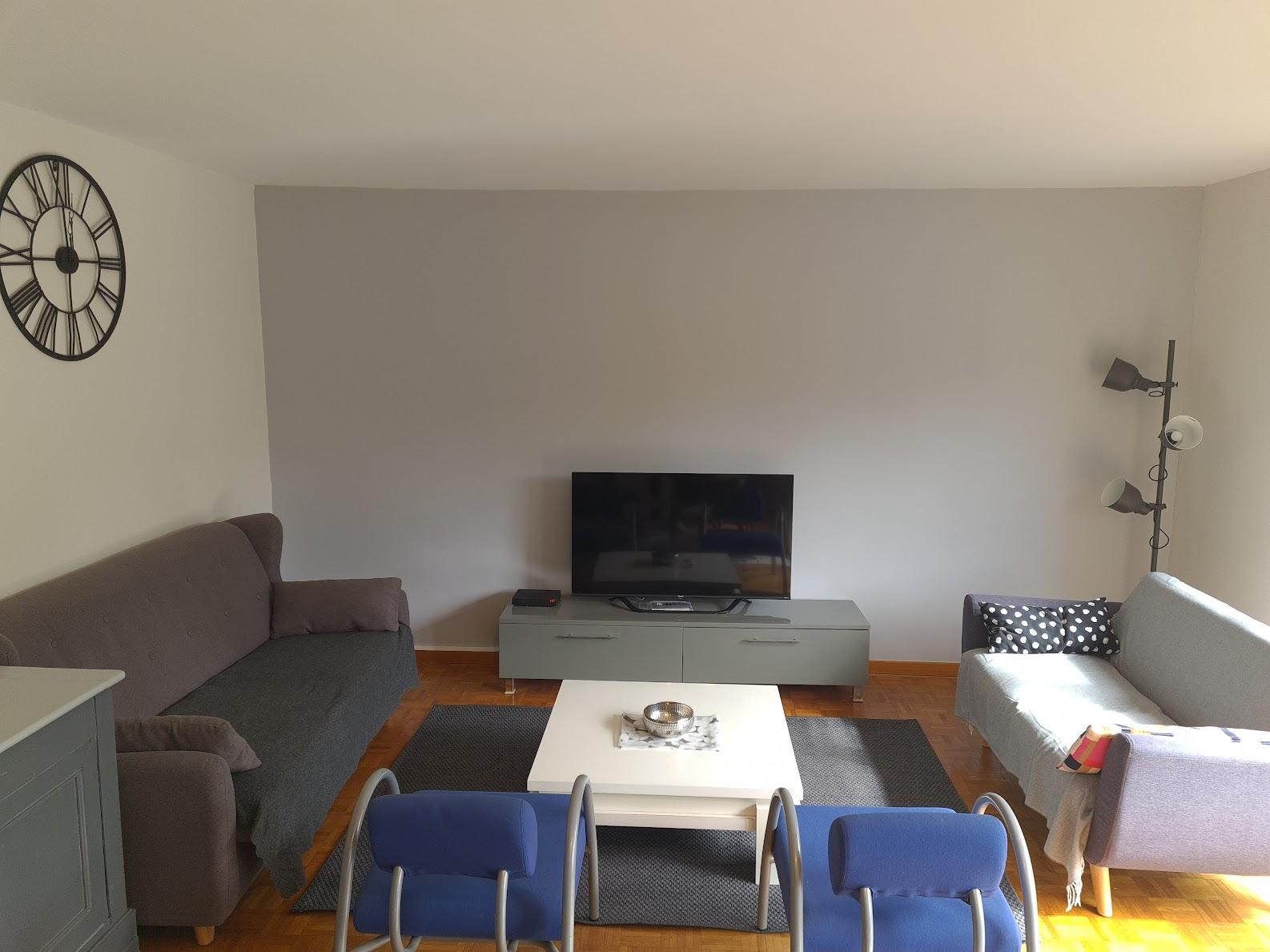 
                                                Location
                                                 Grand appartement  meublé ,3 chambres, bien situé.