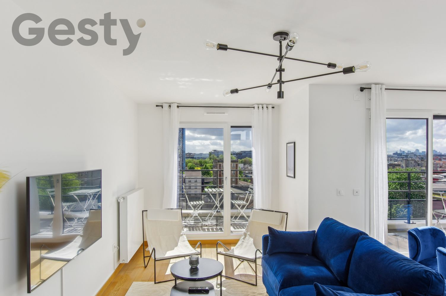 
                                                Location
                                                 Grand appartement meublé avec terrasse privé