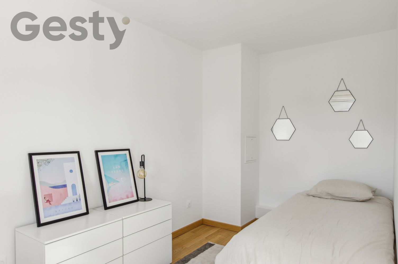 
                                                Location
                                                 Grand appartement meublé avec terrasse privé