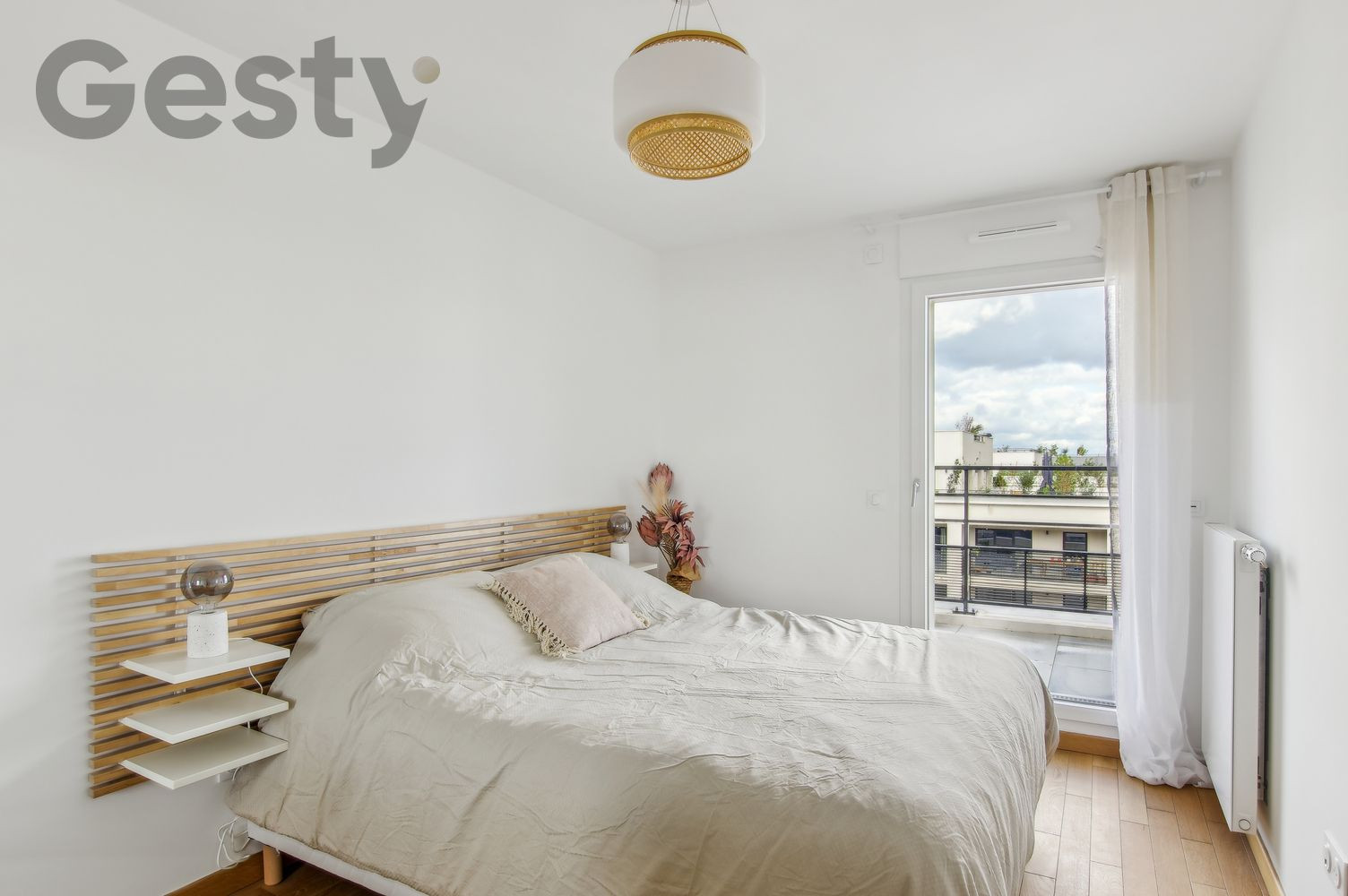 
                                                Location
                                                 Grand appartement meublé avec terrasse privé