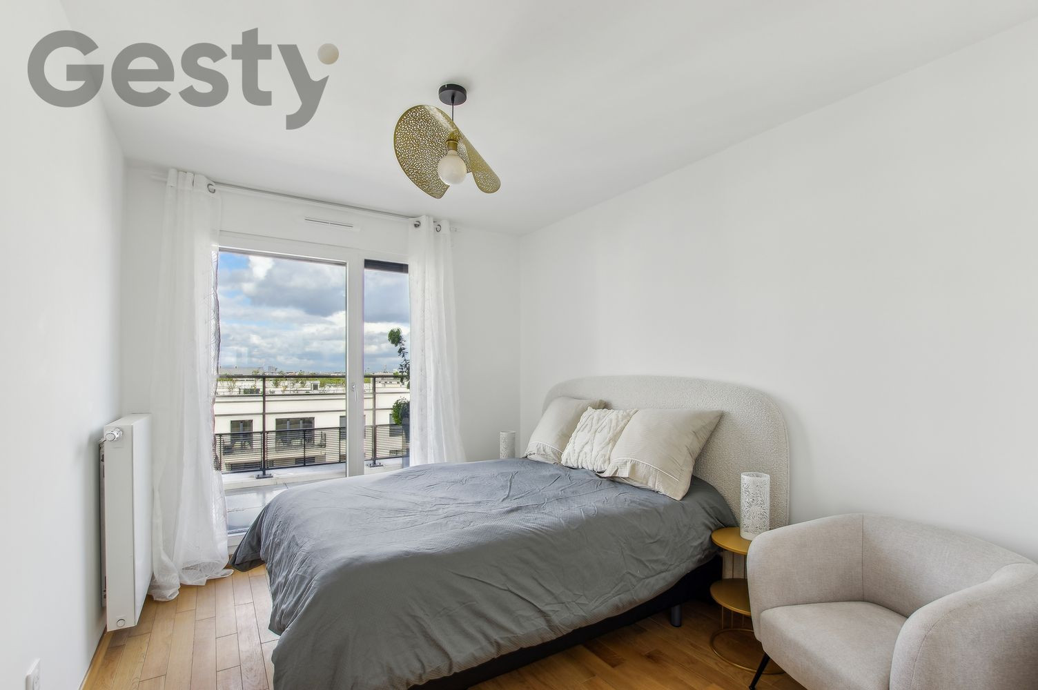 
                                                Location
                                                 Grand appartement meublé avec terrasse privé