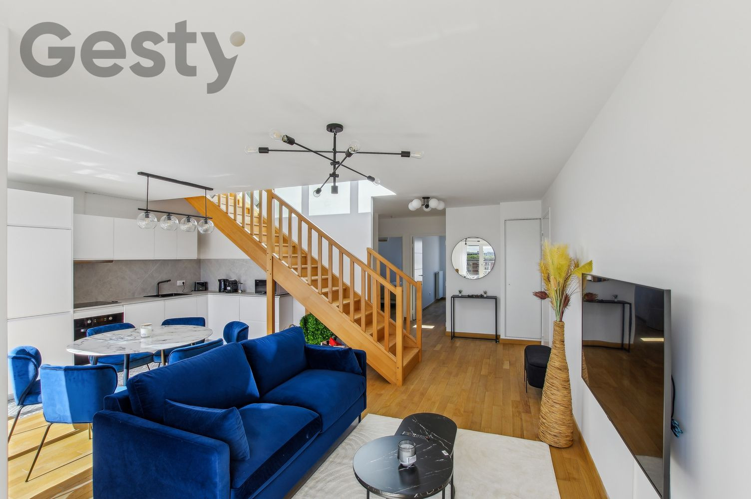 
                                                Location
                                                 Grand appartement meublé avec terrasse privé