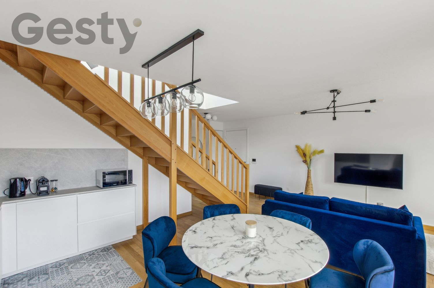 
                                                Location
                                                 Grand appartement meublé avec terrasse privé