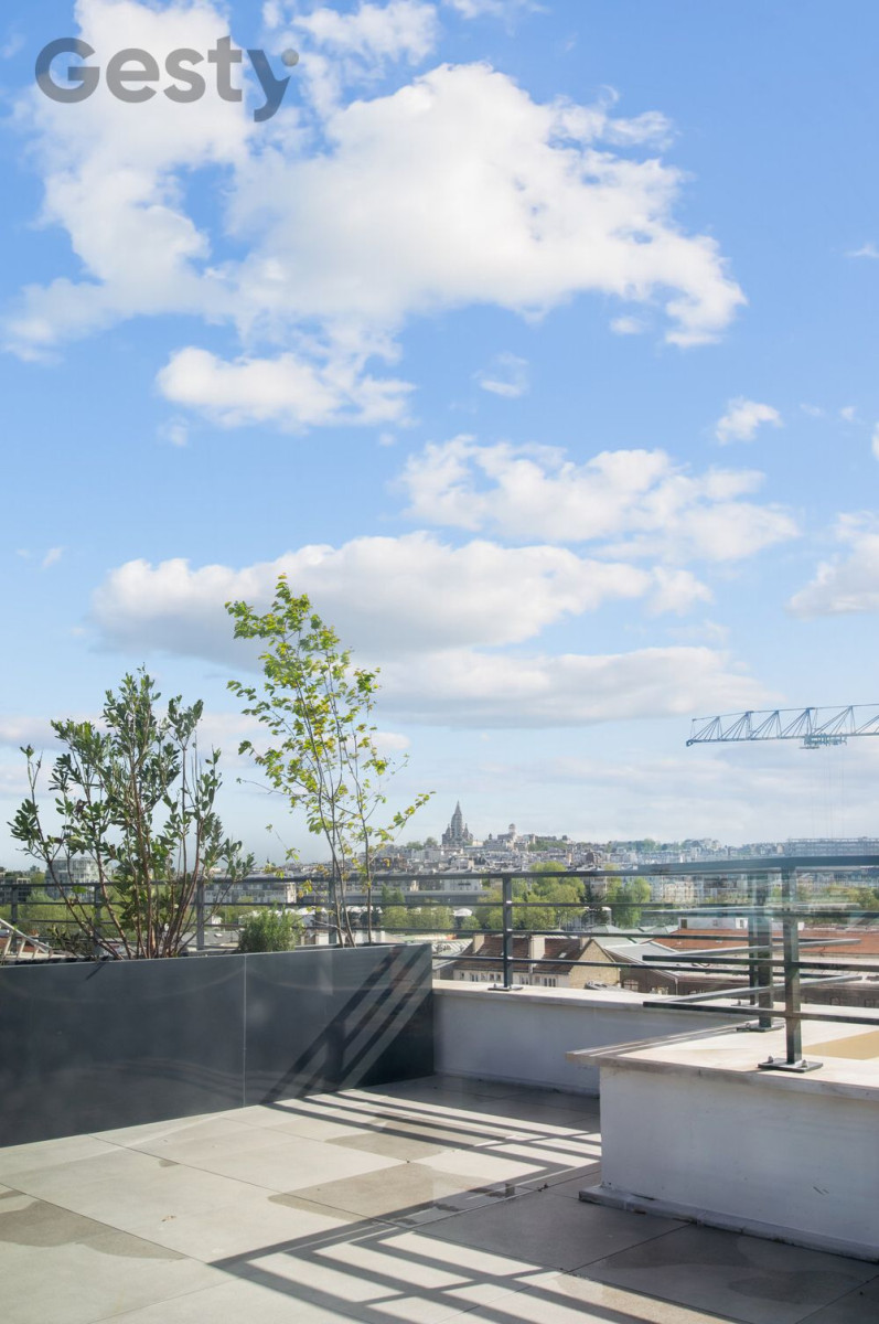 
                                                Location
                                                 Grand appartement meublé avec terrasse privé