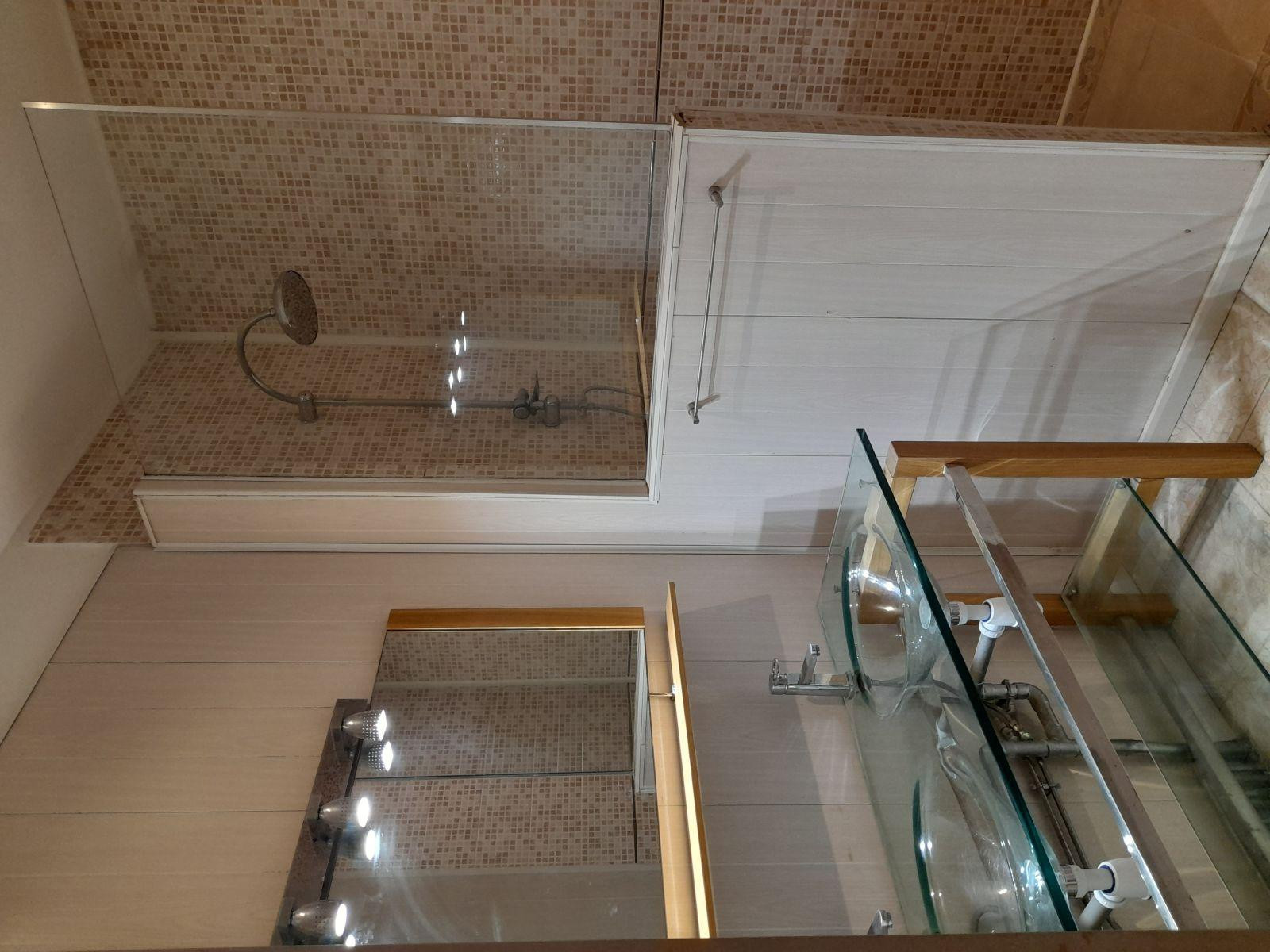 
                                                Location
                                                 Grand appartement meublé rive droite de Bordeaux.