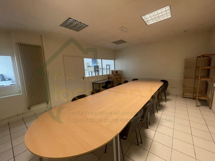 
                                                Location
                                                 Grand bureau de 84 m2 situé dans le centre-ville de Saint-Quentin