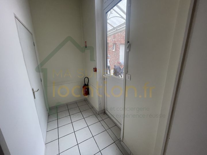 
                                                Location
                                                 Grand bureau de 84 m2 situé dans le centre-ville de Saint-Quentin