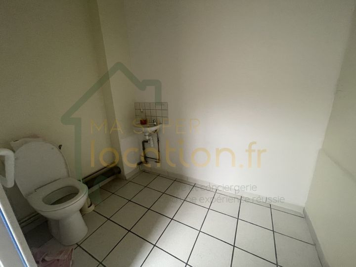 
                                                Location
                                                 Grand bureau de 84 m2 situé dans le centre-ville de Saint-Quentin