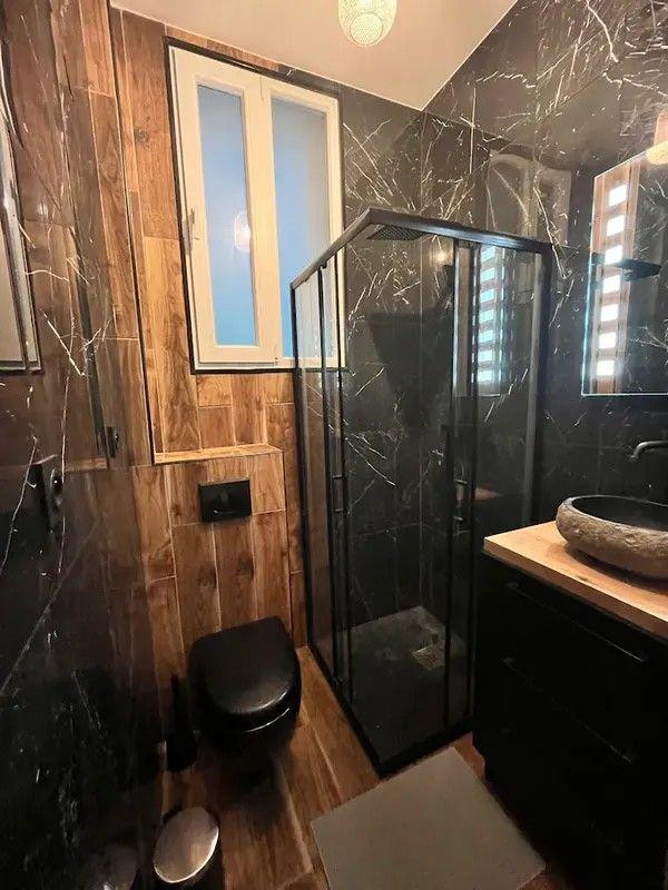 
                                                Location
                                                 Grand et beau studio 38 m² proche Tour Eiffel