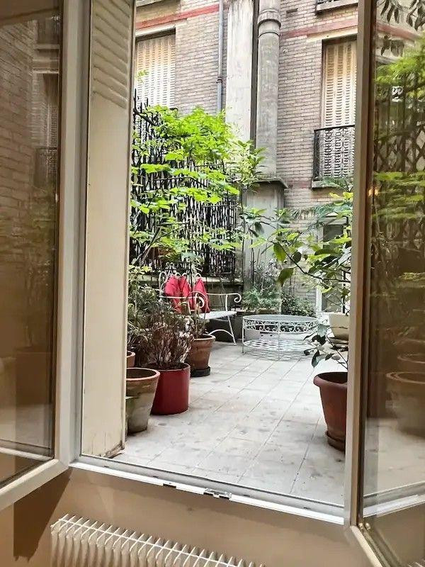 
                                                Location
                                                 Grand et beau studio 38 m² proche Tour Eiffel