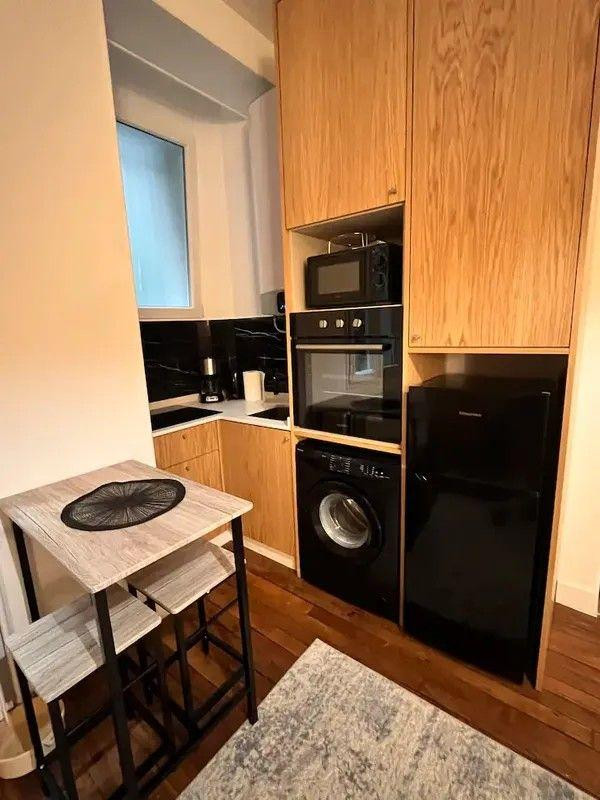 
                                                Location
                                                 Grand et beau studio 38 m² proche Tour Eiffel