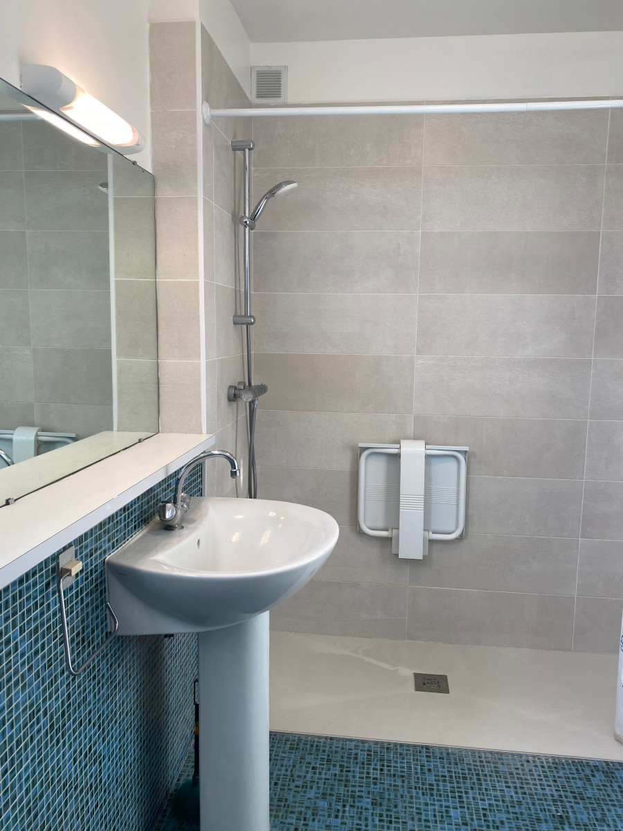 
                                                Location
                                                 Grand et chaleureux appartement à Montrouge (loyer tout inclus)