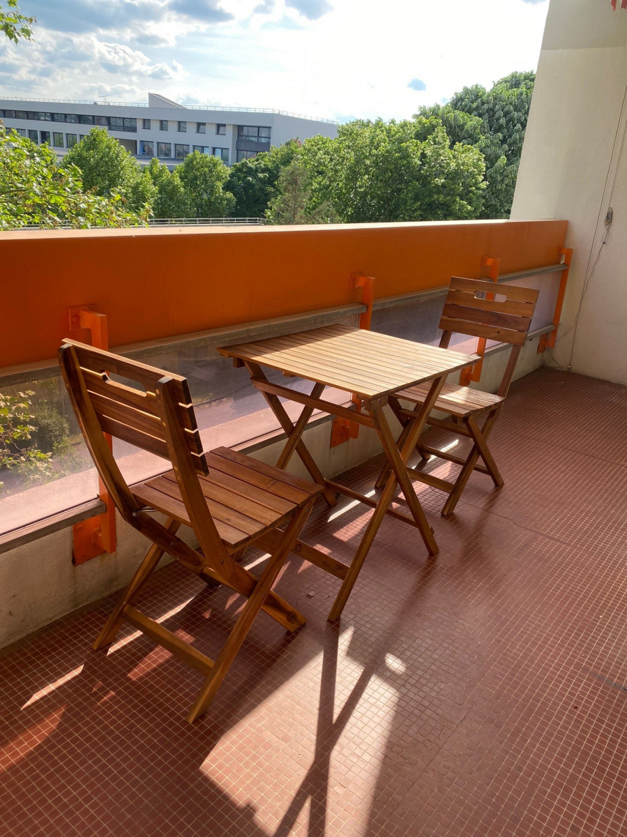 
                                                Location
                                                 Grand et chaleureux appartement à Montrouge (loyer tout inclus)